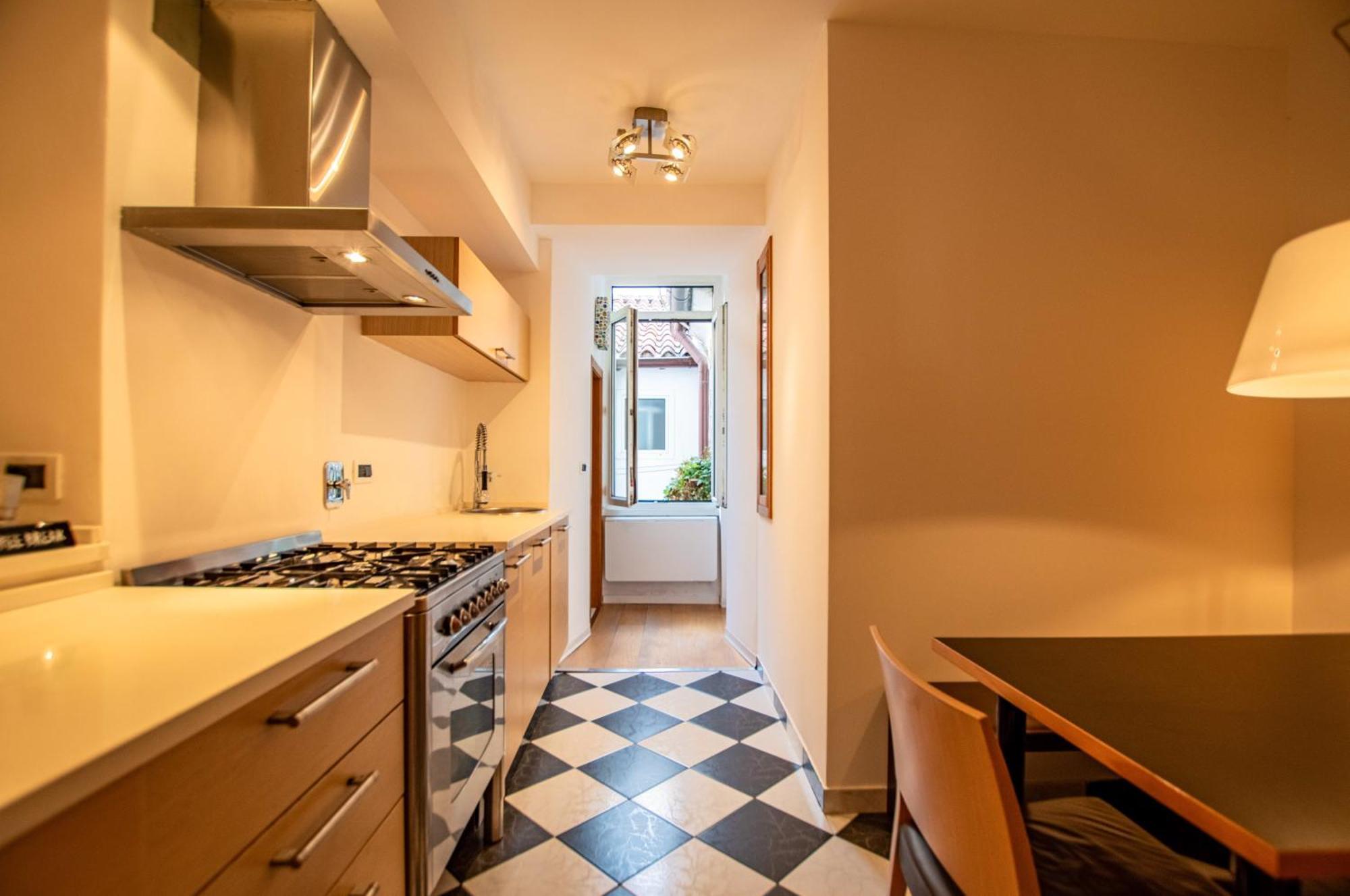 White Tower Guesthouse Триест Экстерьер фото