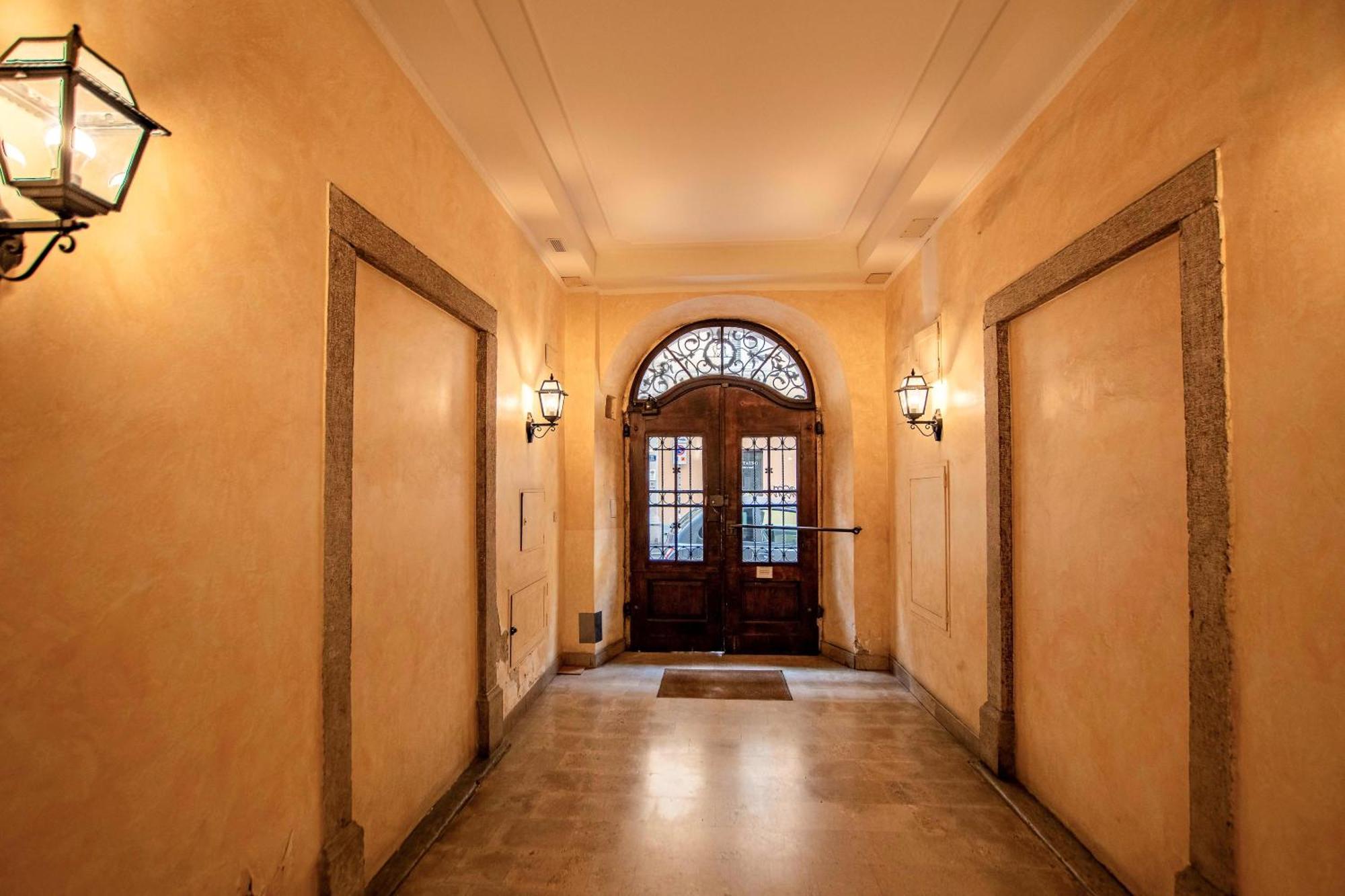 White Tower Guesthouse Триест Экстерьер фото